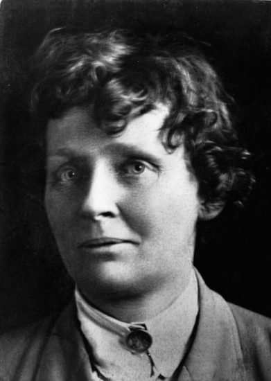 Passport photograph of Ettie Rout, 1918.