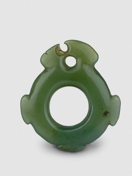 Parrot's leg ring, kaka poria, made of nephrite. Oc1878,1101.616, AN72598001 © Trustees of the British Museum licensed under a Creative Commons Attribution-NonCommercial-ShareAlike 4.0 International (CC BY-NC-SA 4.0) license