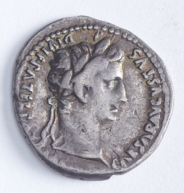 Denarius, 2 BC-circa 13 AD, maker unknown. CC BY-NC-ND 4.0. Te Papa (NU002278)
